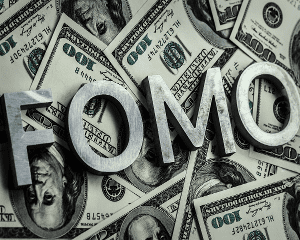 كيفية التعامل مع  FOMO والتمسك بإستراتيجية تداول العملات المشفرة